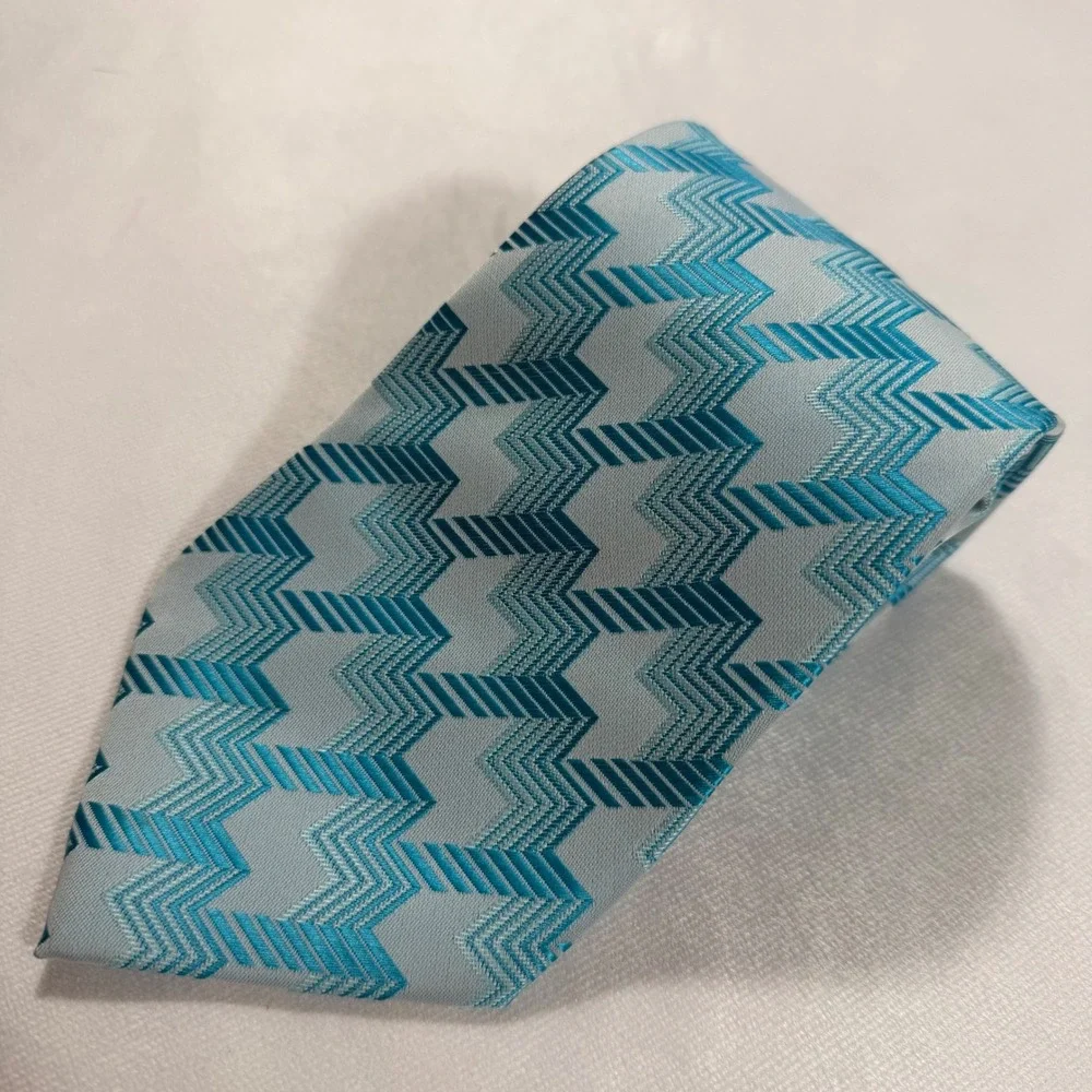 Ermenegildo Zegna Silk Necktie Light Blue Turquoise Zig Zag Geometric Italy 60